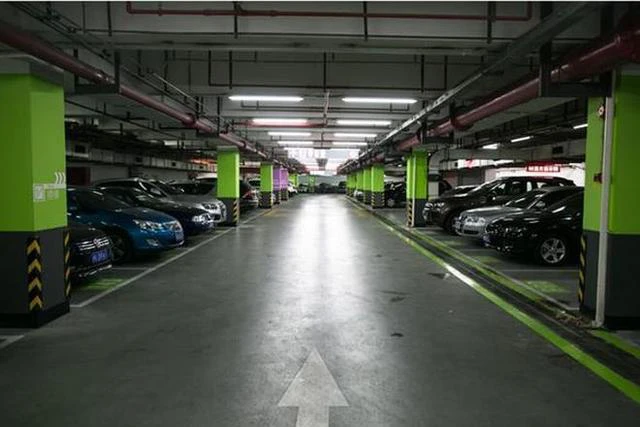 Inteligentne zarządzanie miejscami parkingowymi na parkingu za pomocą Lidara